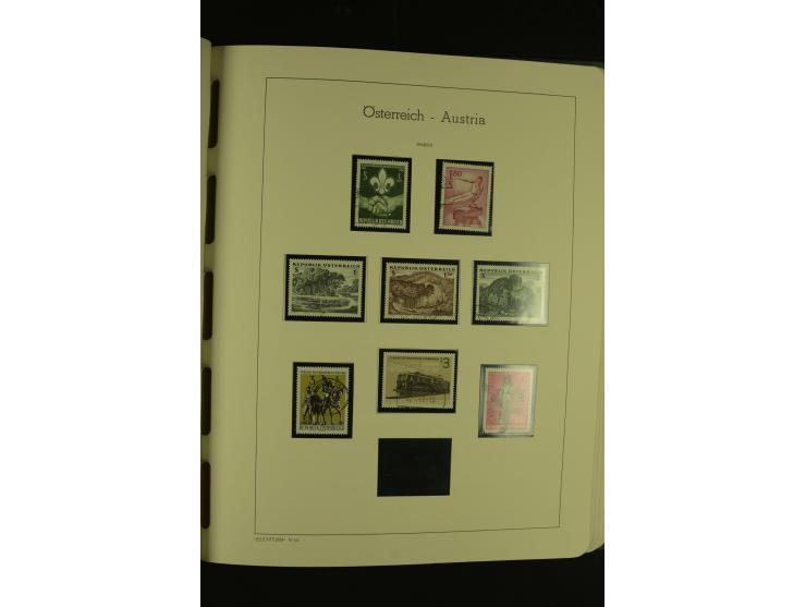 1945/85 (ca.), in den Hauptnummern augenscheinlich komplette Sammlung mit Mi.-Nr. Va-d, diese und Grazer Aufdrucke postfrisch