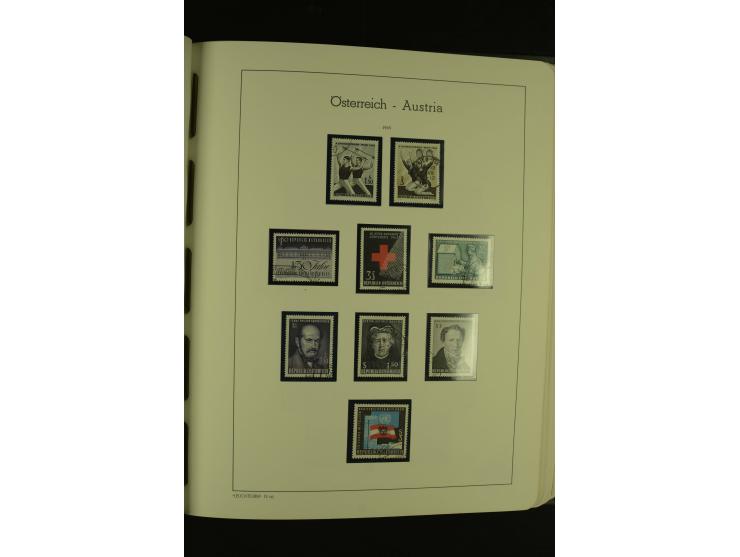 1945/85 (ca.), in den Hauptnummern augenscheinlich komplette Sammlung mit Mi.-Nr. Va-d, diese und Grazer Aufdrucke postfrisch