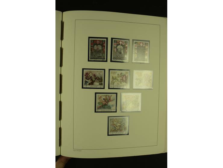 1945/85 (ca.), in den Hauptnummern augenscheinlich komplette Sammlung mit Mi.-Nr. Va-d, diese und Grazer Aufdrucke postfrisch