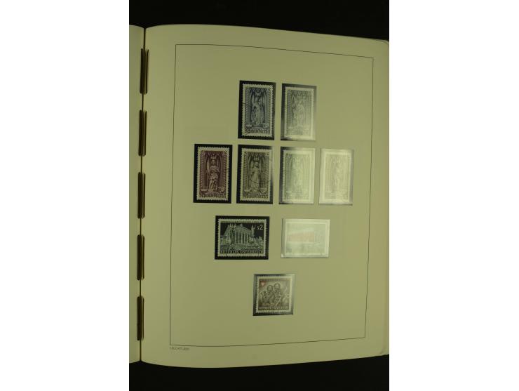 1945/85 (ca.), in den Hauptnummern augenscheinlich komplette Sammlung mit Mi.-Nr. Va-d, diese und Grazer Aufdrucke postfrisch