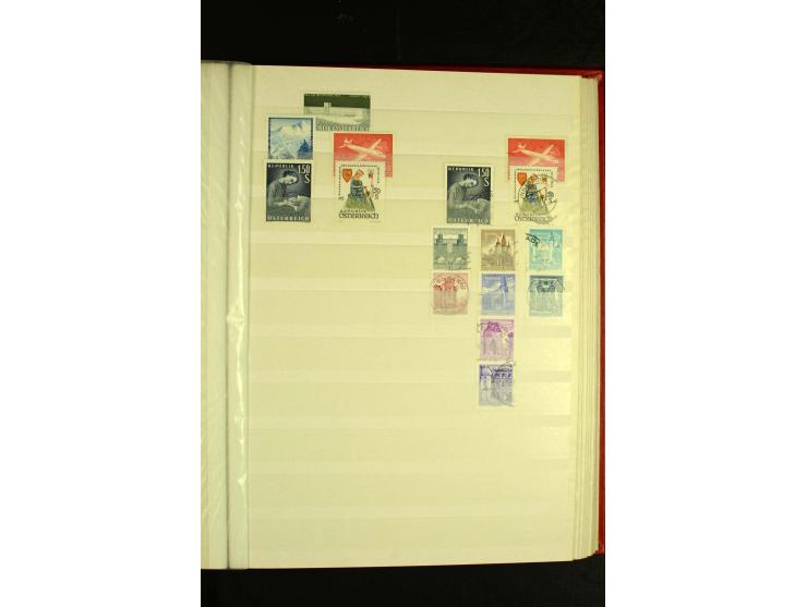 1945/81, postfrische und teils gestempelte Sammlung mit einigen besseren Ausgaben in 2 Steckbüchern
