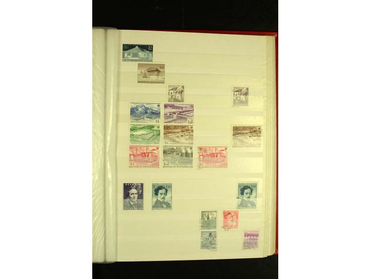 1945/81, postfrische und teils gestempelte Sammlung mit einigen besseren Ausgaben in 2 Steckbüchern