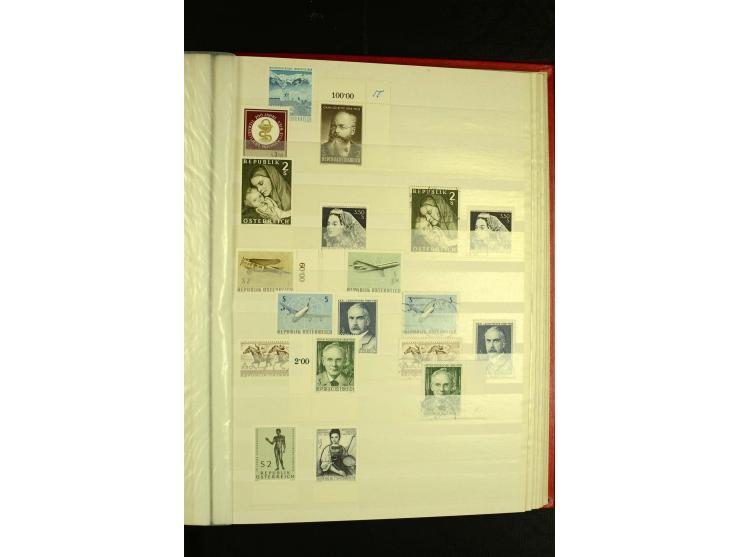 1945/81, postfrische und teils gestempelte Sammlung mit einigen besseren Ausgaben in 2 Steckbüchern