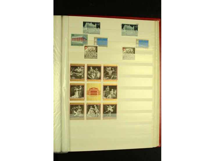 1945/81, postfrische und teils gestempelte Sammlung mit einigen besseren Ausgaben in 2 Steckbüchern