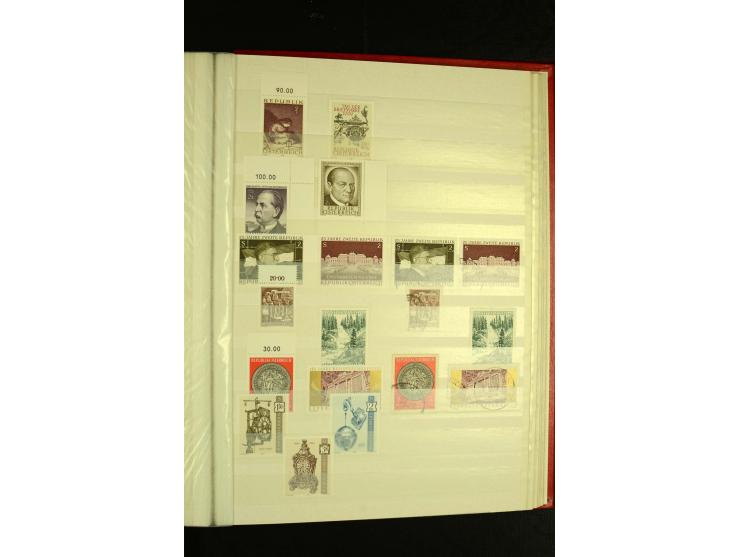 1945/81, postfrische und teils gestempelte Sammlung mit einigen besseren Ausgaben in 2 Steckbüchern
