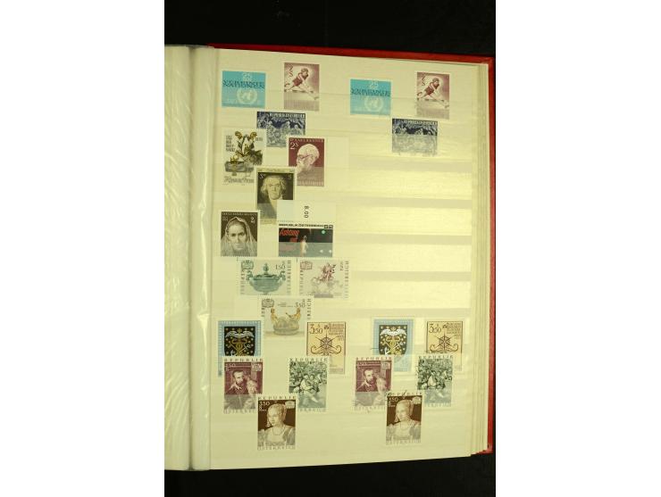 1945/81, postfrische und teils gestempelte Sammlung mit einigen besseren Ausgaben in 2 Steckbüchern