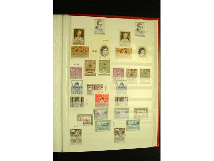 1945/81, postfrische und teils gestempelte Sammlung mit einigen besseren Ausgaben in 2 Steckbüchern