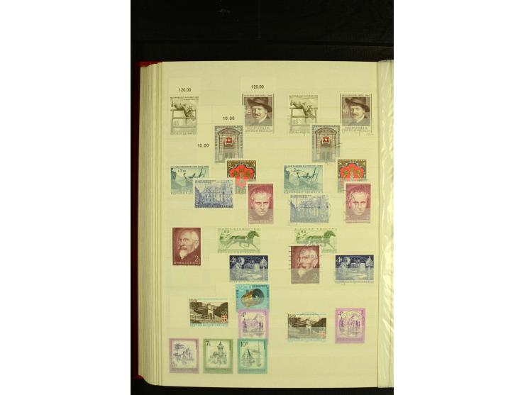 1945/81, postfrische und teils gestempelte Sammlung mit einigen besseren Ausgaben in 2 Steckbüchern