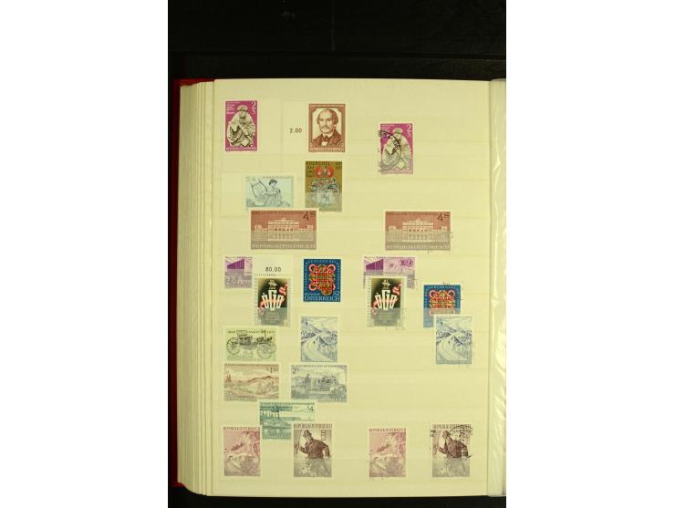 1945/81, postfrische und teils gestempelte Sammlung mit einigen besseren Ausgaben in 2 Steckbüchern