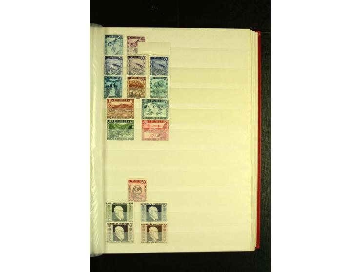 1945/81, postfrische und teils gestempelte Sammlung mit einigen besseren Ausgaben in 2 Steckbüchern