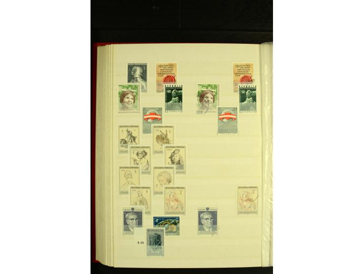 1945/81, postfrische und teils gestempelte Sammlung mit einigen besseren Ausgaben in 2 Steckbüchern