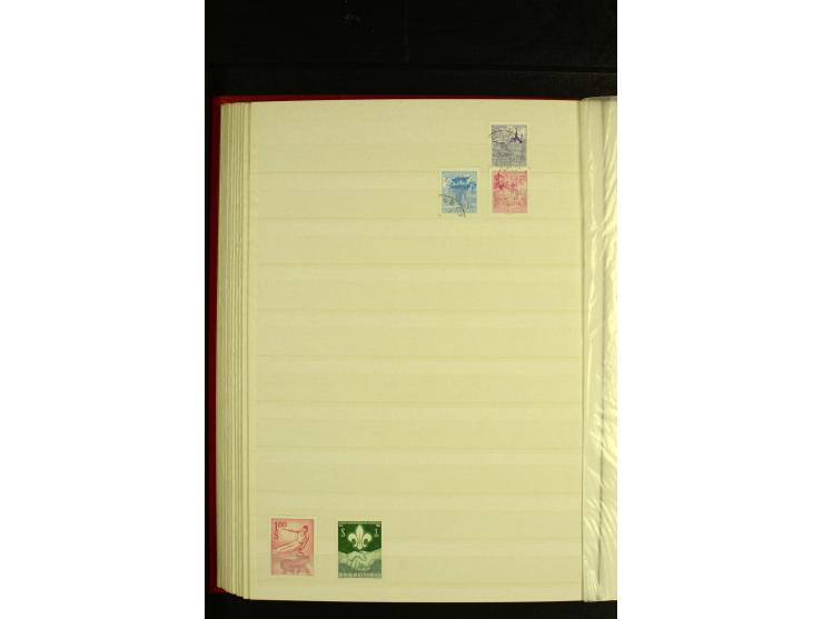 1945/81, postfrische und teils gestempelte Sammlung mit einigen besseren Ausgaben in 2 Steckbüchern