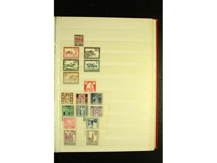 1945/81, postfrische und teils gestempelte Sammlung mit einigen besseren Ausgaben in 2 Steckbüchern