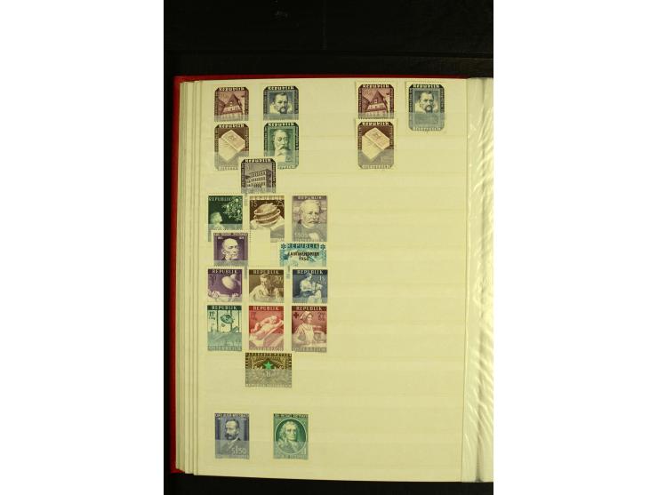 1945/81, postfrische und teils gestempelte Sammlung mit einigen besseren Ausgaben in 2 Steckbüchern