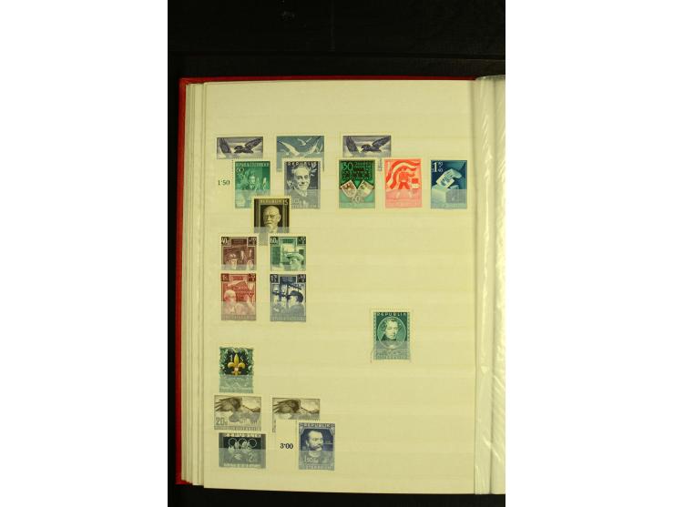 1945/81, postfrische und teils gestempelte Sammlung mit einigen besseren Ausgaben in 2 Steckbüchern