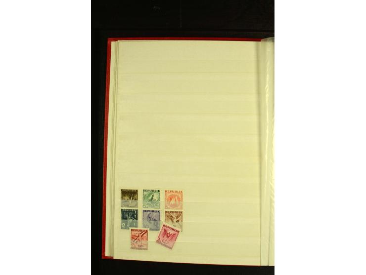 1945/81, postfrische und teils gestempelte Sammlung mit einigen besseren Ausgaben in 2 Steckbüchern