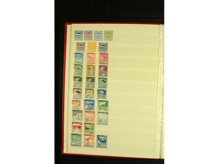 1945/81, postfrische und teils gestempelte Sammlung mit einigen besseren Ausgaben in 2 Steckbüchern
