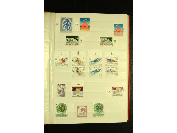 1945/81, postfrische und teils gestempelte Sammlung mit einigen besseren Ausgaben in 2 Steckbüchern