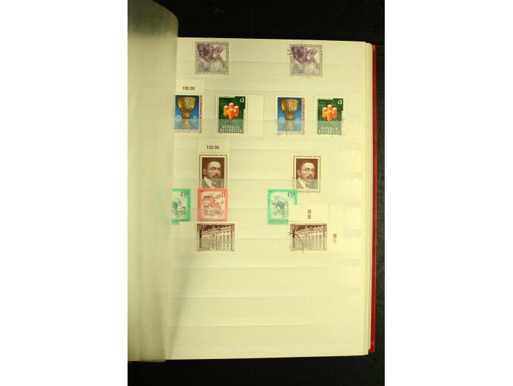 1945/81, postfrische und teils gestempelte Sammlung mit einigen besseren Ausgaben in 2 Steckbüchern