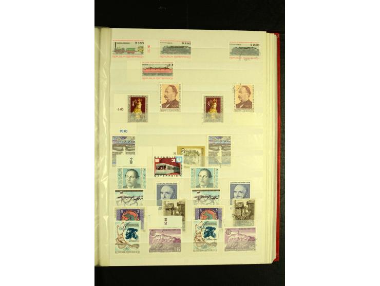 1945/81, postfrische und teils gestempelte Sammlung mit einigen besseren Ausgaben in 2 Steckbüchern