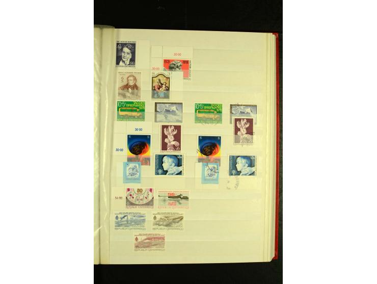 1945/81, postfrische und teils gestempelte Sammlung mit einigen besseren Ausgaben in 2 Steckbüchern