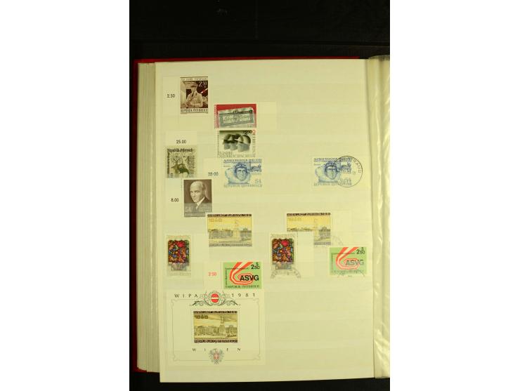 1945/81, postfrische und teils gestempelte Sammlung mit einigen besseren Ausgaben in 2 Steckbüchern