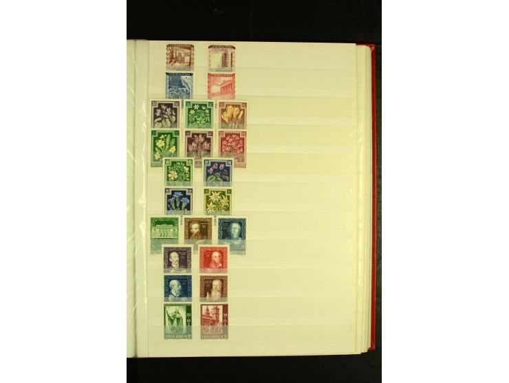 1945/81, postfrische und teils gestempelte Sammlung mit einigen besseren Ausgaben in 2 Steckbüchern