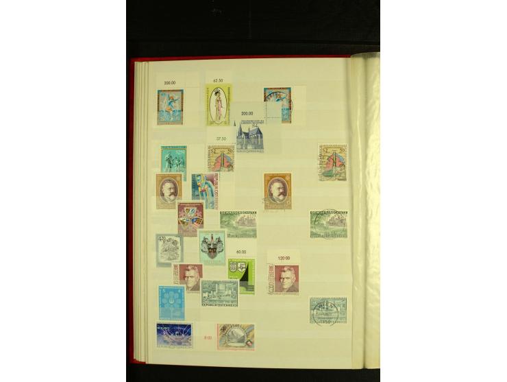 1945/81, postfrische und teils gestempelte Sammlung mit einigen besseren Ausgaben in 2 Steckbüchern
