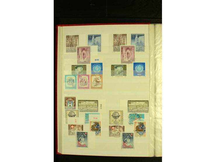 1945/81, postfrische und teils gestempelte Sammlung mit einigen besseren Ausgaben in 2 Steckbüchern