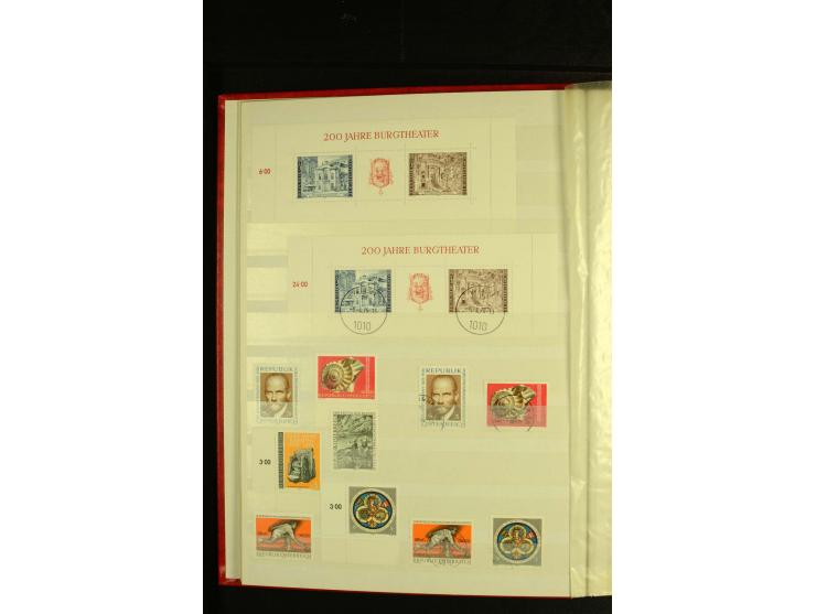 1945/81, postfrische und teils gestempelte Sammlung mit einigen besseren Ausgaben in 2 Steckbüchern