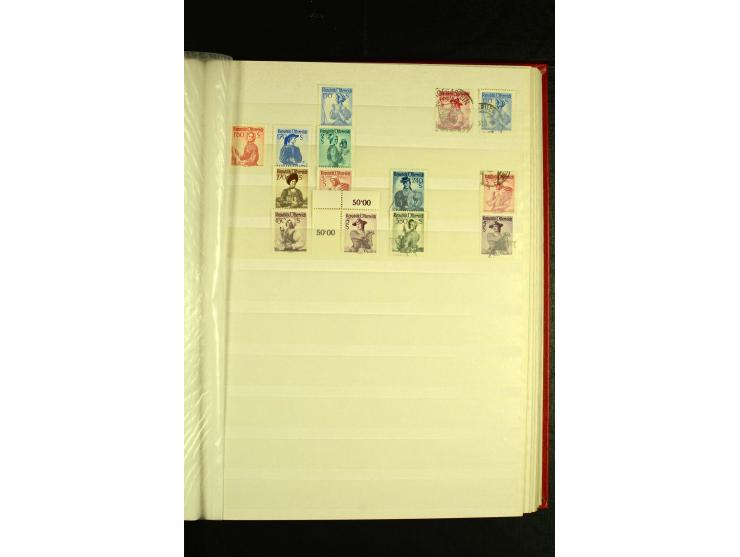 1945/81, postfrische und teils gestempelte Sammlung mit einigen besseren Ausgaben in 2 Steckbüchern