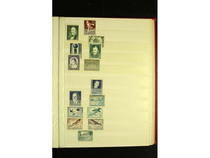 1945/81, postfrische und teils gestempelte Sammlung mit einigen besseren Ausgaben in 2 Steckbüchern