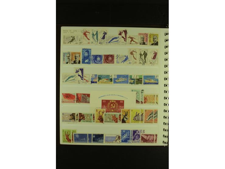 1858/1991, am Anfang meist ungebrauchte und gestempelte Sammlung mit Doubletten in 2 Alben, dabei Blockausgaben ab Nr. 1, pos