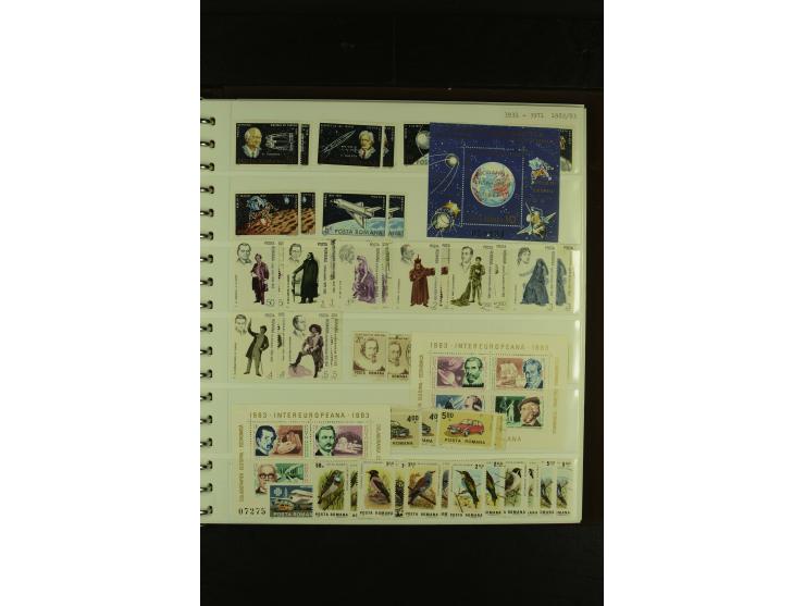 1858/1991, am Anfang meist ungebrauchte und gestempelte Sammlung mit Doubletten in 2 Alben, dabei Blockausgaben ab Nr. 1, pos