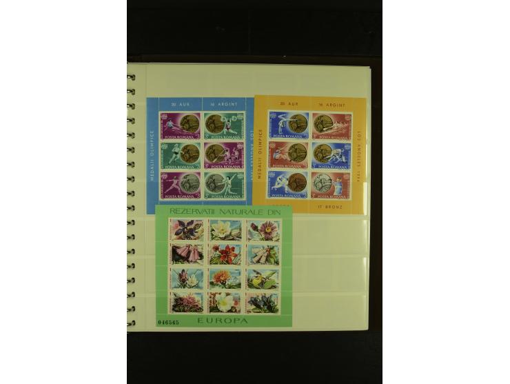 1858/1991, am Anfang meist ungebrauchte und gestempelte Sammlung mit Doubletten in 2 Alben, dabei Blockausgaben ab Nr. 1, pos