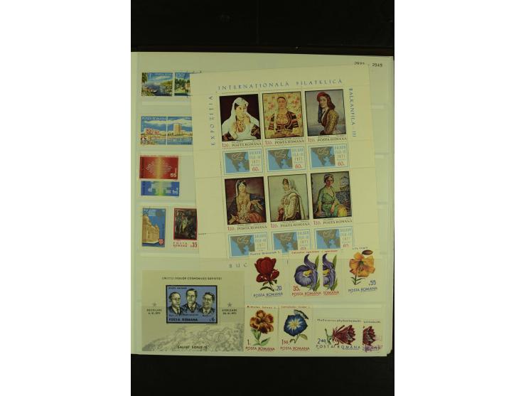 1858/1991, am Anfang meist ungebrauchte und gestempelte Sammlung mit Doubletten in 2 Alben, dabei Blockausgaben ab Nr. 1, pos