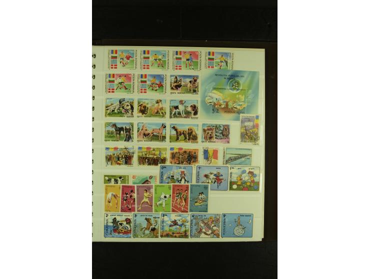 1858/1991, am Anfang meist ungebrauchte und gestempelte Sammlung mit Doubletten in 2 Alben, dabei Blockausgaben ab Nr. 1, pos