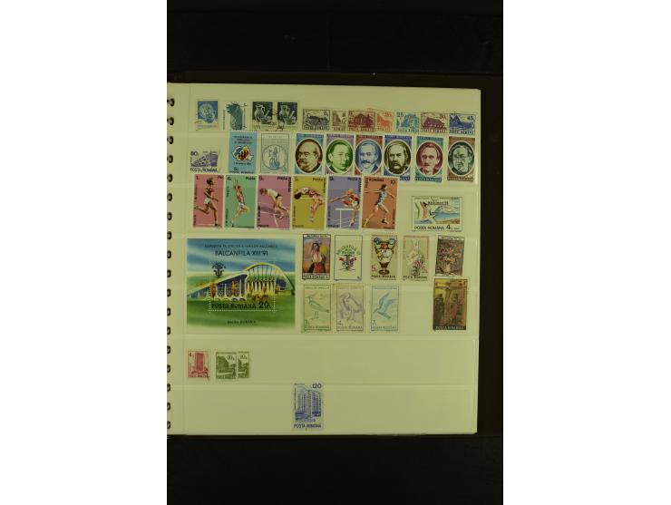 1858/1991, am Anfang meist ungebrauchte und gestempelte Sammlung mit Doubletten in 2 Alben, dabei Blockausgaben ab Nr. 1, pos