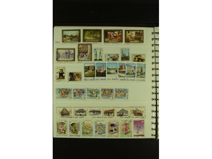 1858/1991, am Anfang meist ungebrauchte und gestempelte Sammlung mit Doubletten in 2 Alben, dabei Blockausgaben ab Nr. 1, pos
