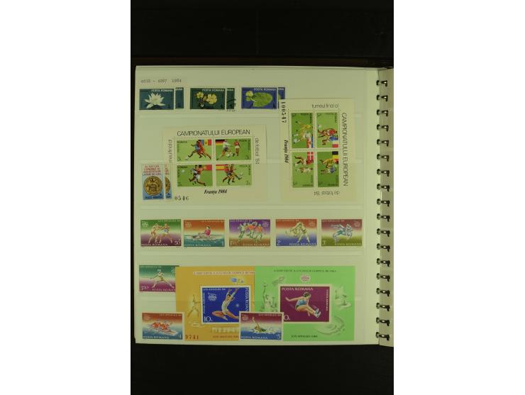 1858/1991, am Anfang meist ungebrauchte und gestempelte Sammlung mit Doubletten in 2 Alben, dabei Blockausgaben ab Nr. 1, pos