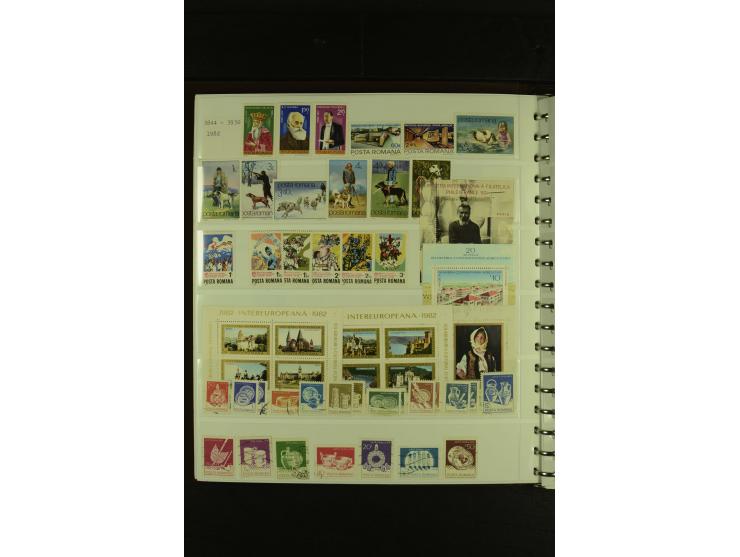1858/1991, am Anfang meist ungebrauchte und gestempelte Sammlung mit Doubletten in 2 Alben, dabei Blockausgaben ab Nr. 1, pos