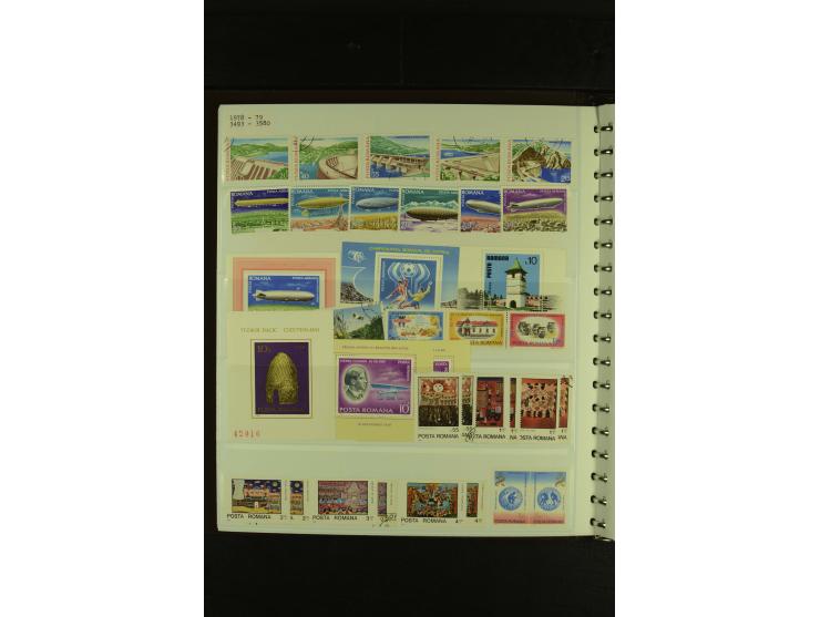 1858/1991, am Anfang meist ungebrauchte und gestempelte Sammlung mit Doubletten in 2 Alben, dabei Blockausgaben ab Nr. 1, pos