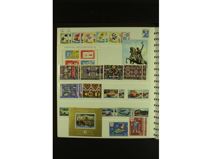 1858/1991, am Anfang meist ungebrauchte und gestempelte Sammlung mit Doubletten in 2 Alben, dabei Blockausgaben ab Nr. 1, pos