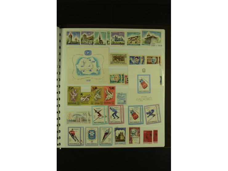 1858/1991, am Anfang meist ungebrauchte und gestempelte Sammlung mit Doubletten in 2 Alben, dabei Blockausgaben ab Nr. 1, pos