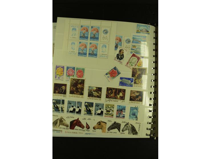 1858/1991, am Anfang meist ungebrauchte und gestempelte Sammlung mit Doubletten in 2 Alben, dabei Blockausgaben ab Nr. 1, pos