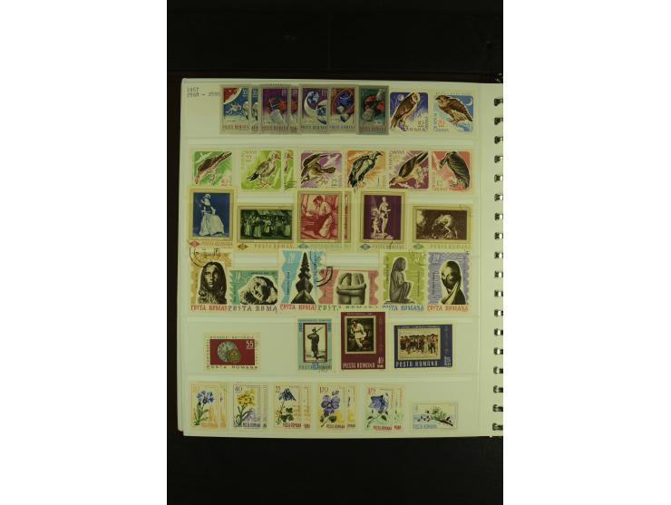 1858/1991, am Anfang meist ungebrauchte und gestempelte Sammlung mit Doubletten in 2 Alben, dabei Blockausgaben ab Nr. 1, pos