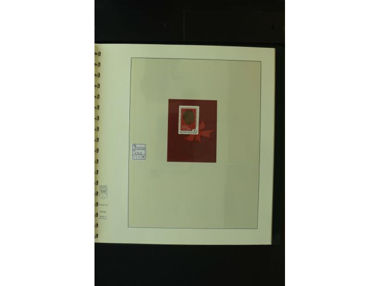 1865/1994, postfrische und ungebrauchte, reichhaltige Sammlung mit vielen guten Werten und Sätzen in 14 Alben