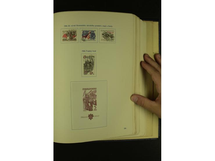 1918/1965, am Anfang meist ungebrauchte und gestempelte Sammlung in 2 Vordruckalben mit einigen Aufdruck- und Flugpost-Ausgab