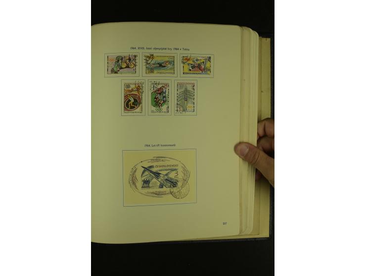 1918/1965, am Anfang meist ungebrauchte und gestempelte Sammlung in 2 Vordruckalben mit einigen Aufdruck- und Flugpost-Ausgab