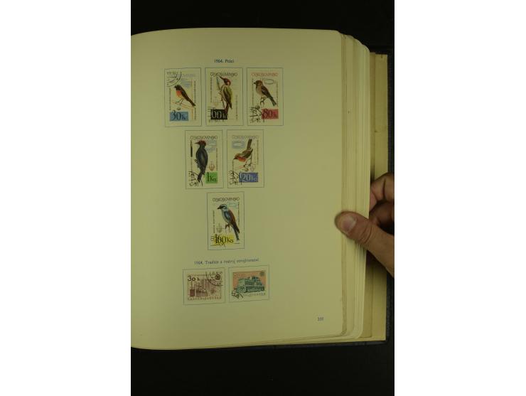 1918/1965, am Anfang meist ungebrauchte und gestempelte Sammlung in 2 Vordruckalben mit einigen Aufdruck- und Flugpost-Ausgab